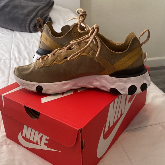 Nike tan shoes - Picture 4 of 7